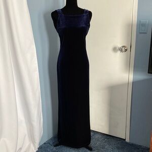 Finesse Deep Blue Velvet Maxi Dress